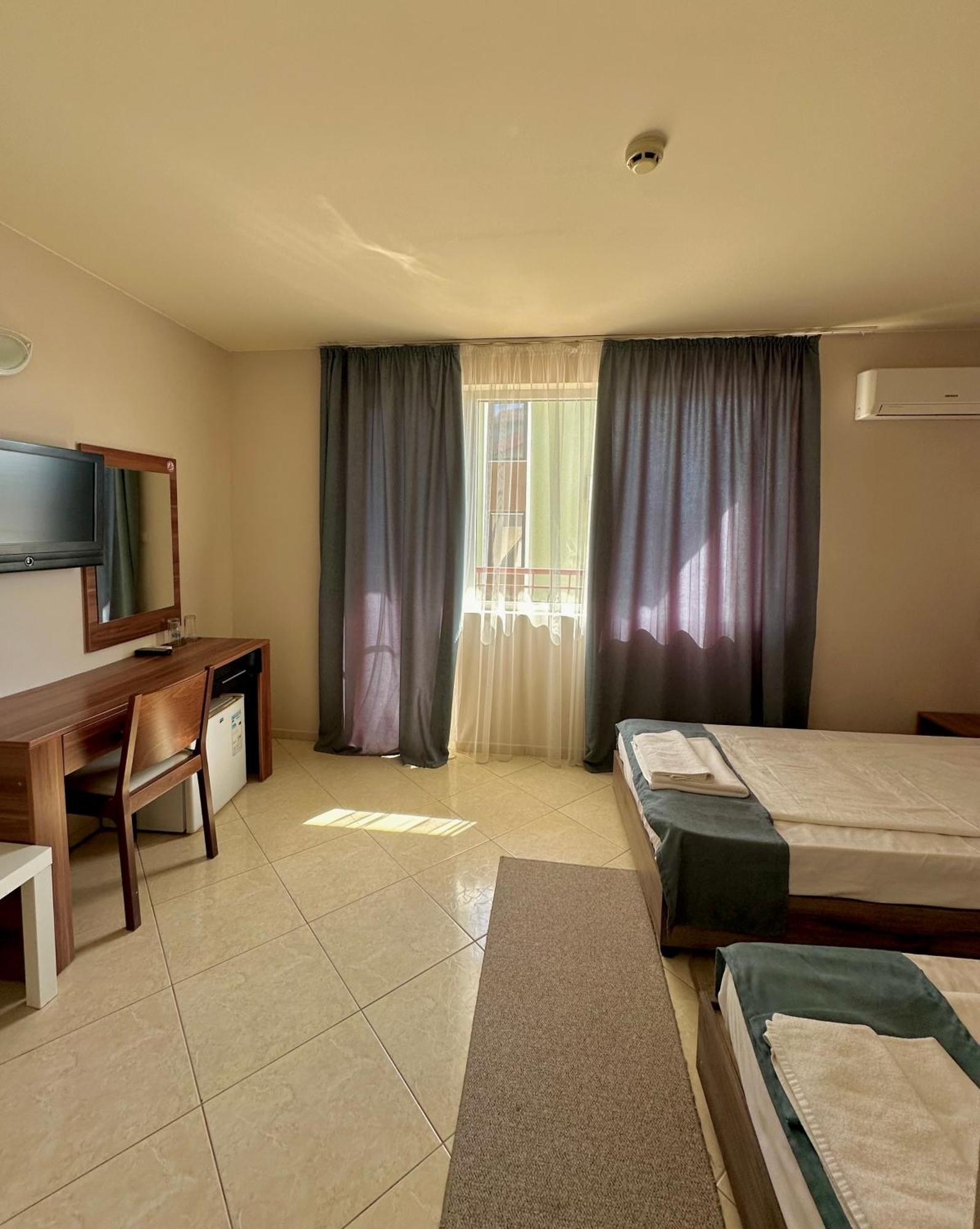 Brilliance Hotel Várna Szoba fotó